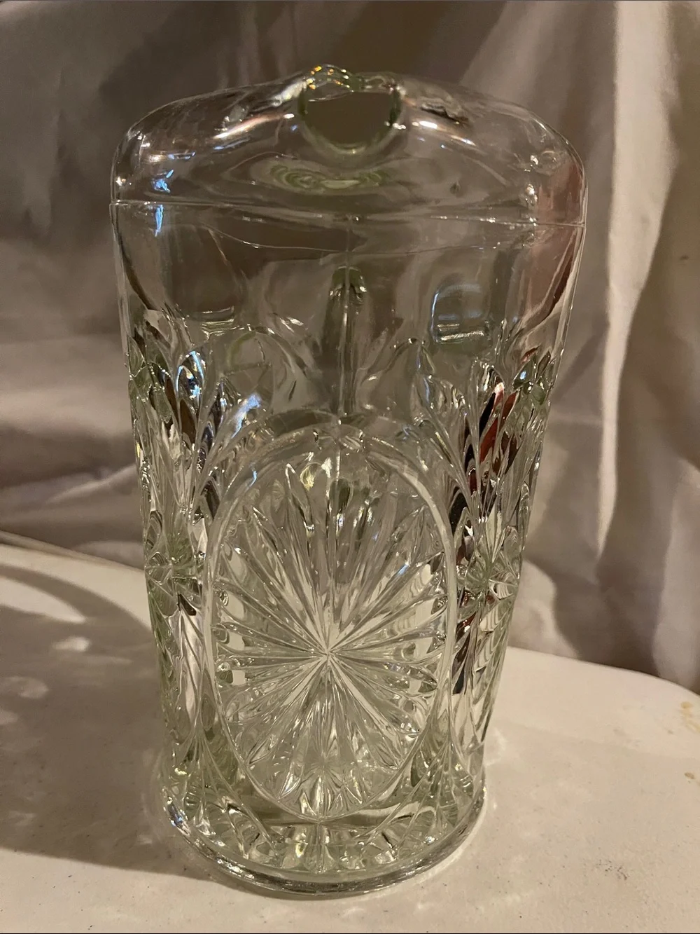 Vintage Anchor Hocking Medallion Glass Pitcher • Water Jug Ice Lip